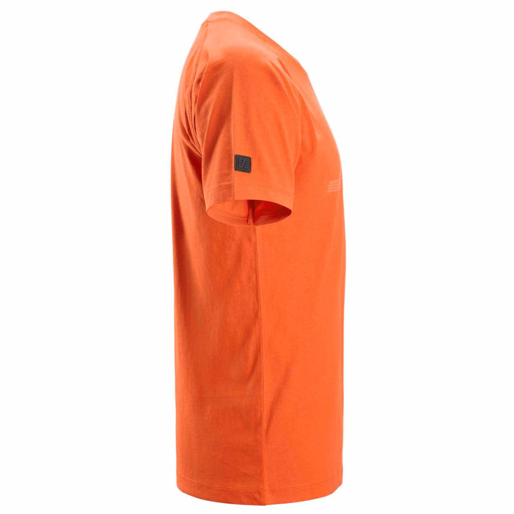 detail SNICKERS Logo orangefarbenes Herren-T-Shirt aus 100 % Baumwolle für mehr Komfort