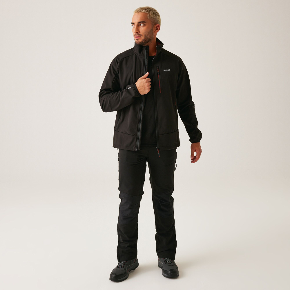 detail REGATTA Moutdale schwarze Herren Softshell-Outdoorjacke, Wassersäule 15.000 mm