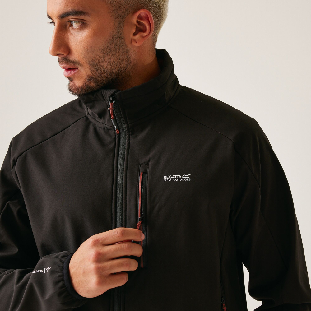 detail REGATTA Moutdale schwarze Herren Softshell-Outdoorjacke, Wassersäule 15.000 mm