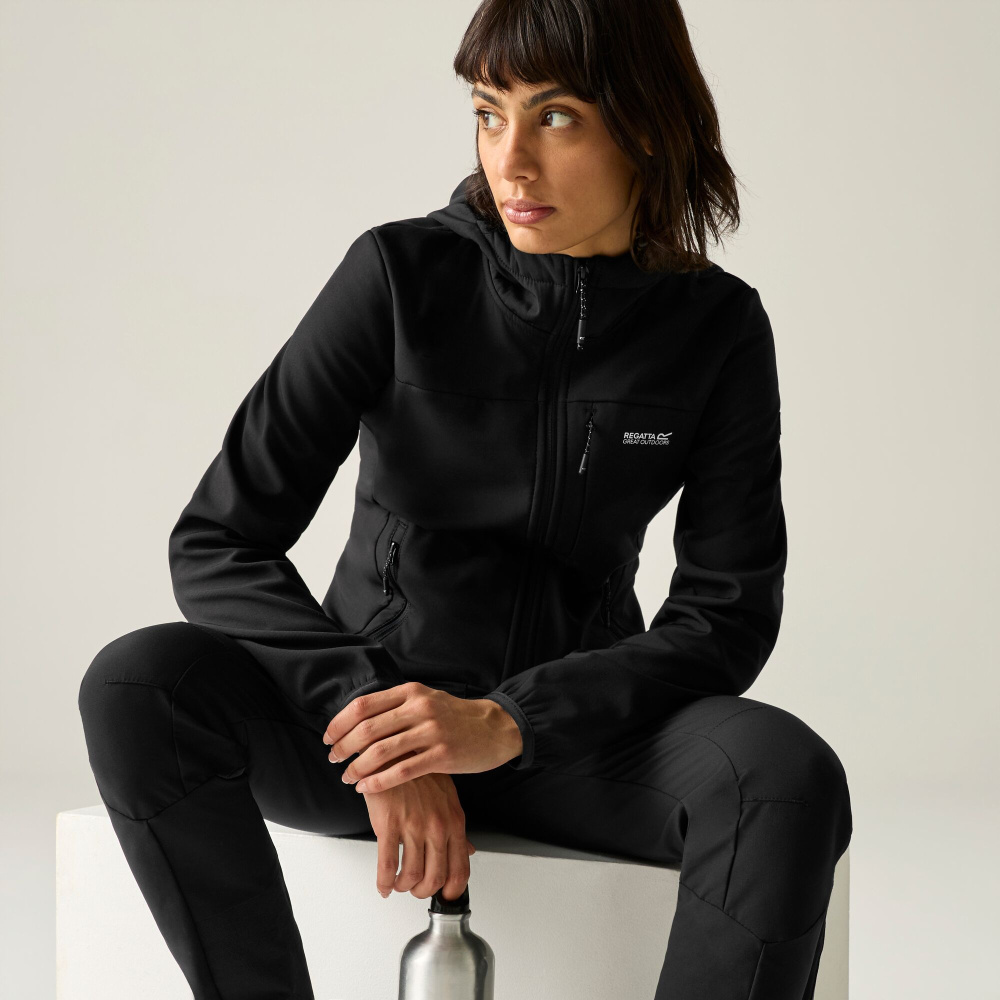 detail REGATTA Ossek schwarze Damen Leicht Softshelljacke mit Kapuze, ganzjährig, WR