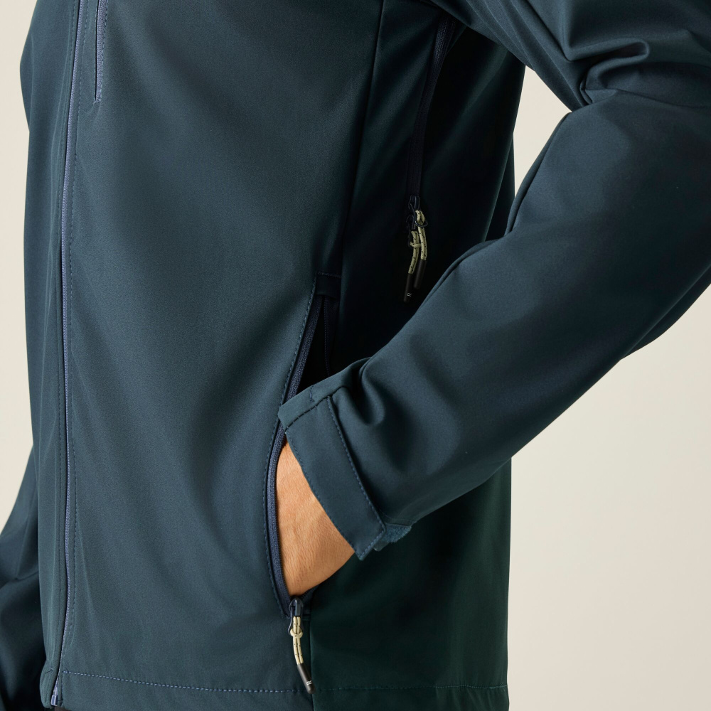 detail REGATTA Arana blaue Herren-Softshell-Outdoorjacke, Wassersäule 15.000 mm
