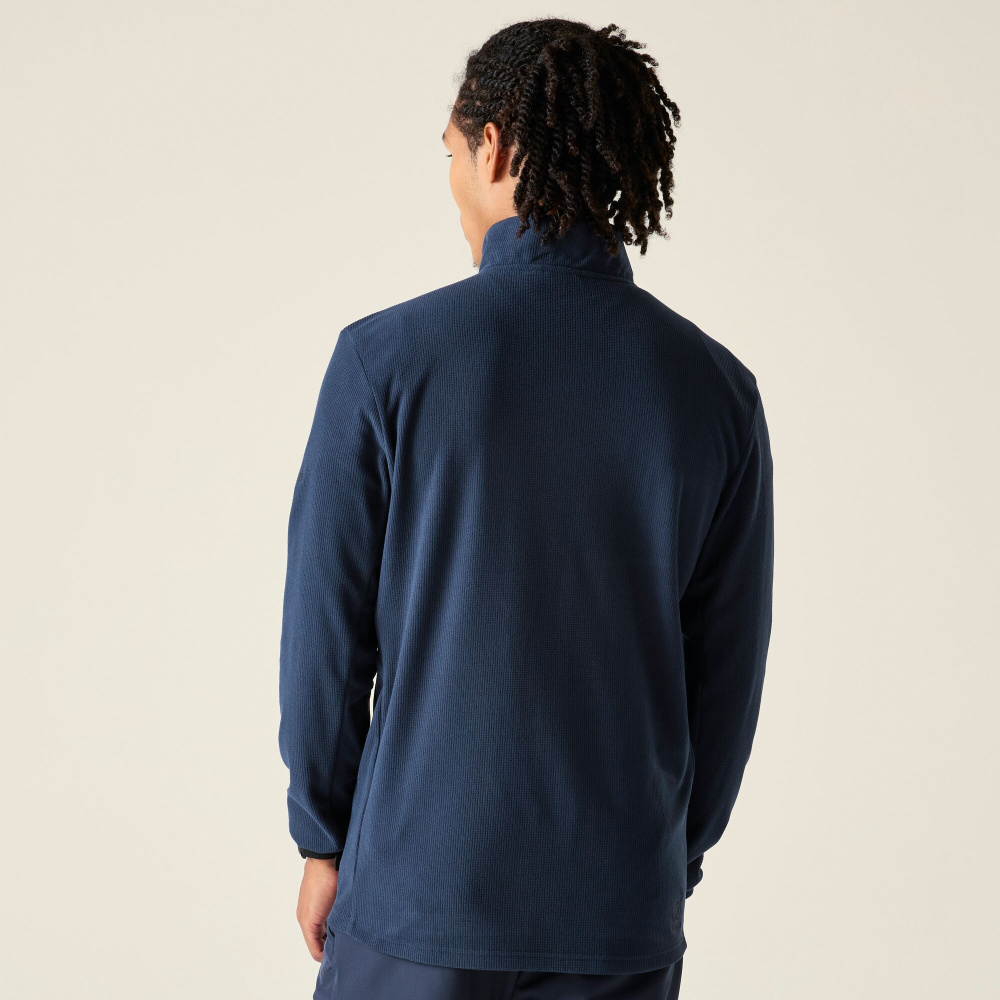 detail DARE2B Arising blaue Fleecejacke mit antibakterieller Ausrüstung für langanhalte