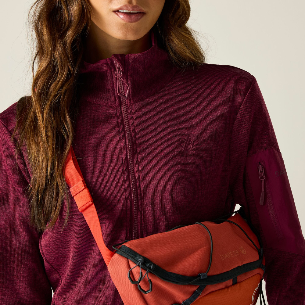 detail DARE2B Torrek II bordeauxrote Damen Outdoor-Mikina, bequem und funktional