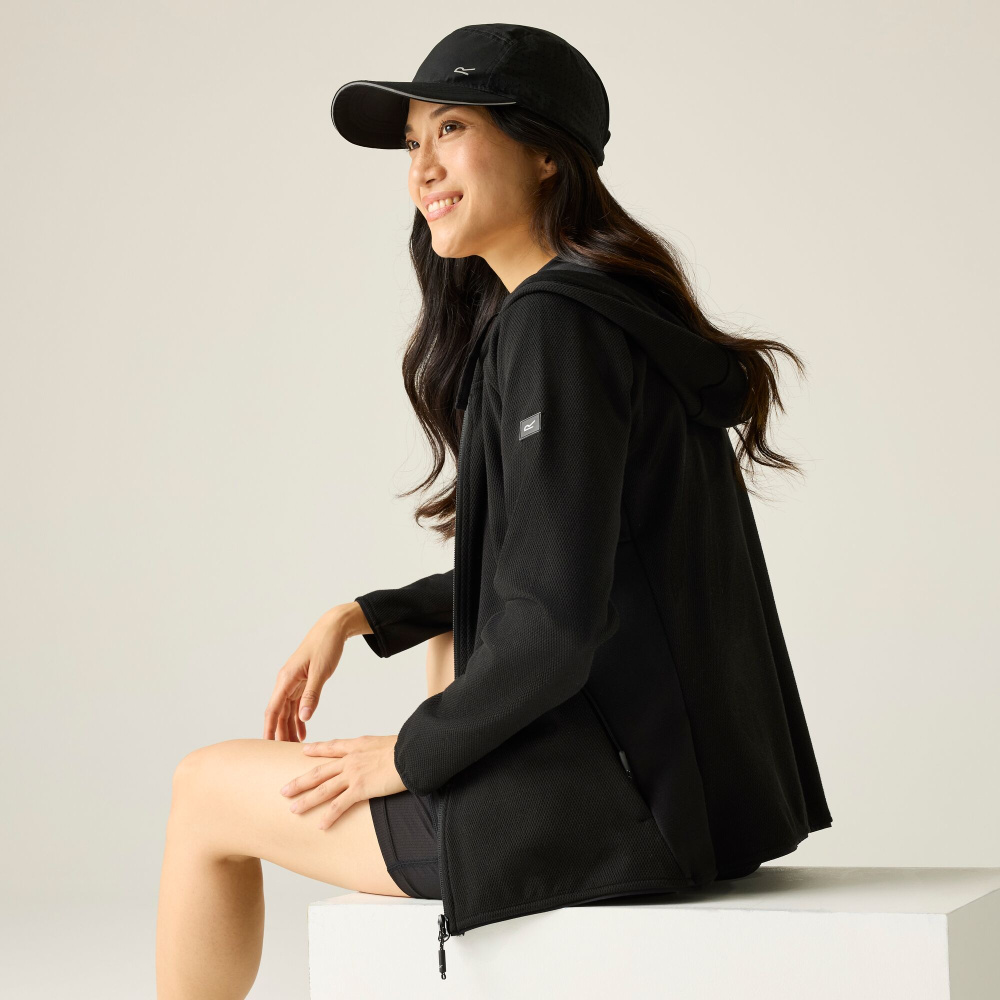 detail REGATTA Nayna schwarze Damen-Outdoorjacke mit Kapuze, modern und bequem