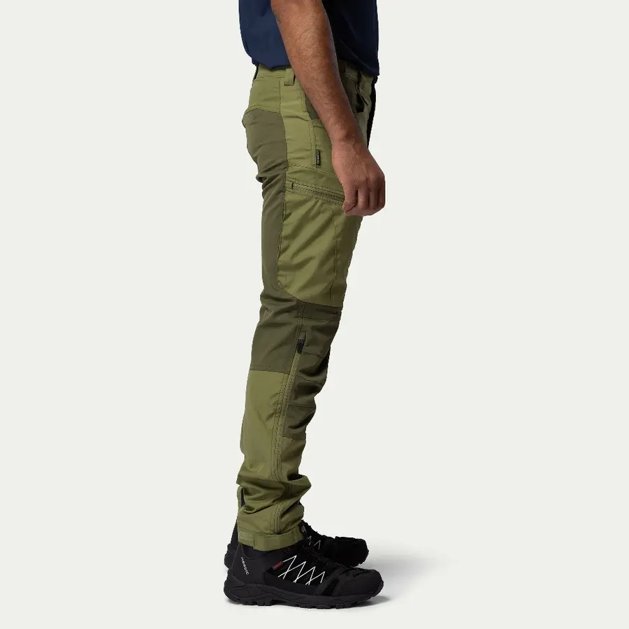 detail Beyond Nordic Sweden grüne Herren Outdoorhose stretch bequem wasserabweisend