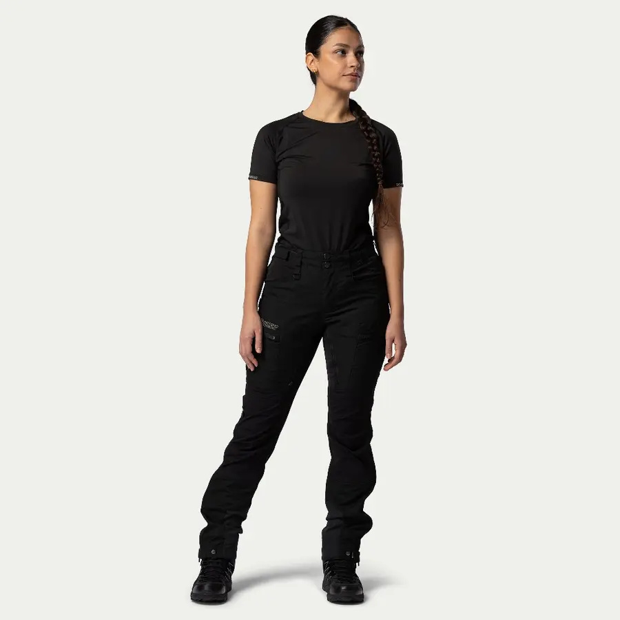 detail Beyond Nordic Sweden schwarze Damen Outdoorhose stretch bequem wasserabweisend