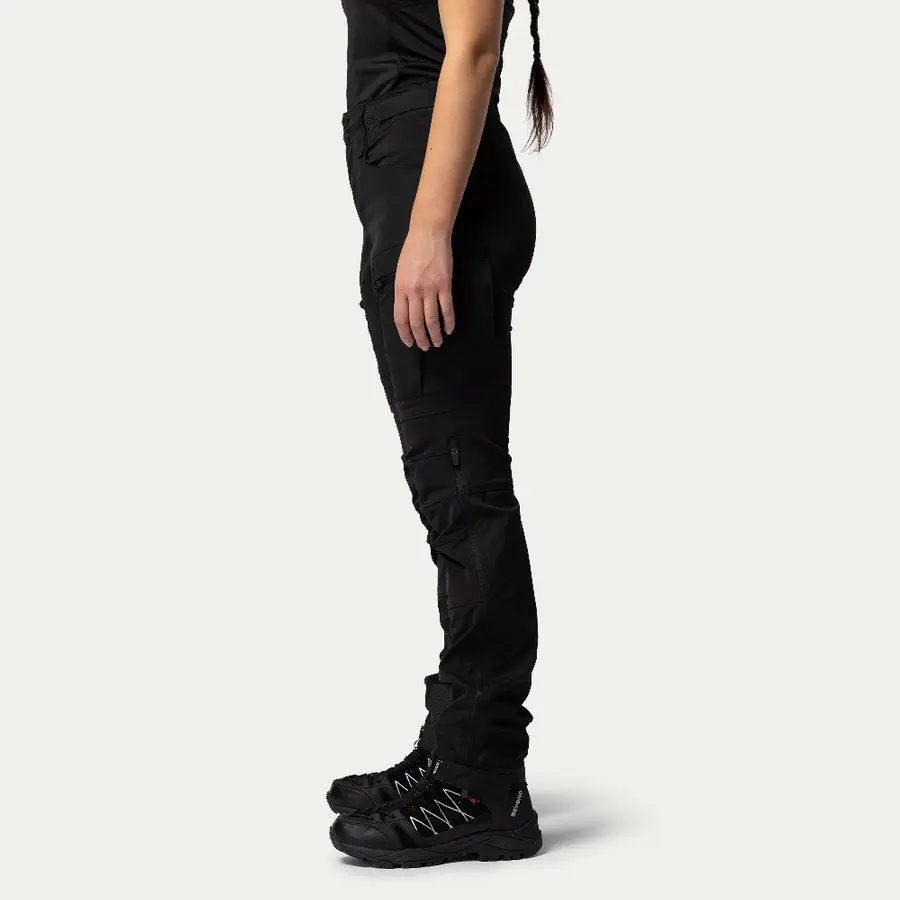 detail Beyond Nordic Sweden schwarze Damen Outdoorhose stretch bequem wasserabweisend