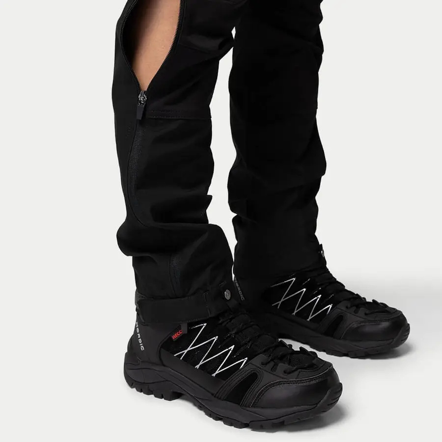 detail Beyond Nordic Sweden schwarze Damen Outdoorhose stretch bequem wasserabweisend