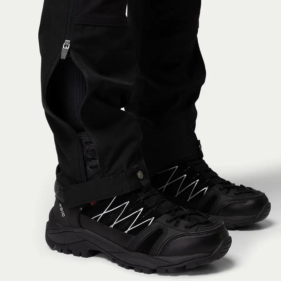 detail Beyond Nordic Sweden schwarze Damen Outdoorhose stretch bequem wasserabweisend