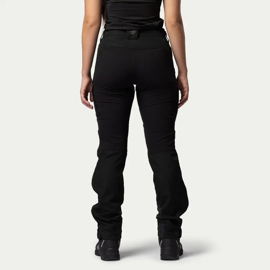 detail Beyond Nordic Sweden schwarze Damen Outdoorhose stretch bequem wasserabweisend