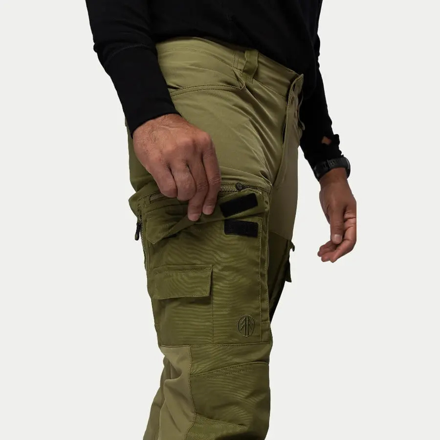 detail Beyond Nordic Sweden grüne Herren Outdoorhose stretch bequem wasserabweisend