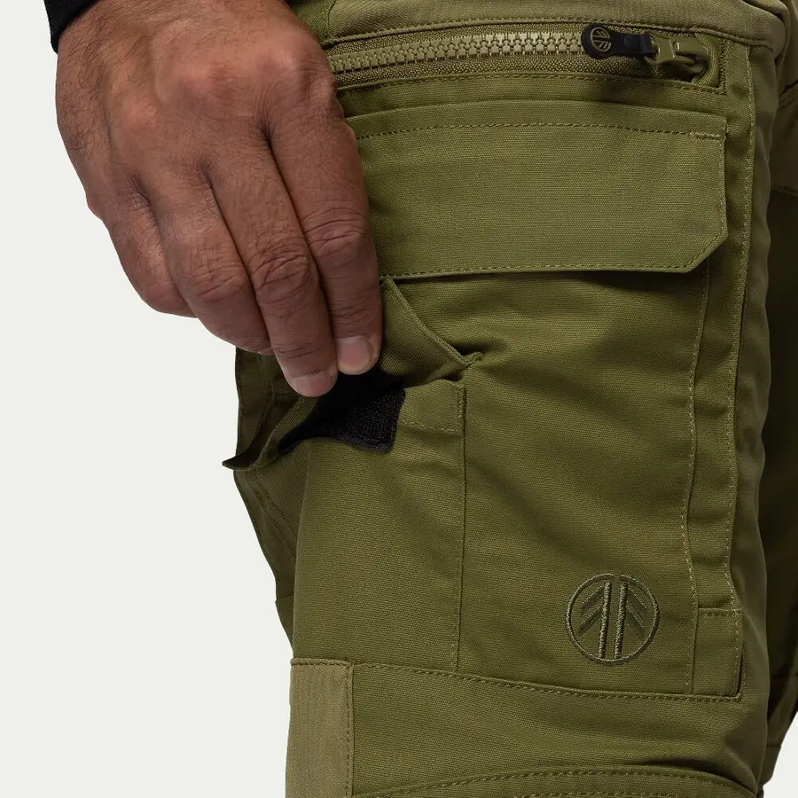detail Beyond Nordic Sweden grüne Herren Outdoorhose stretch bequem wasserabweisend