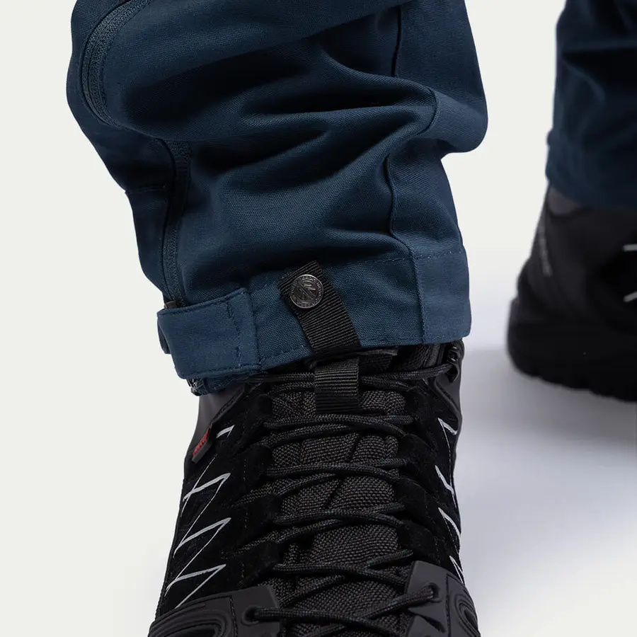 detail Beyond Nordic Sweden blaue Herren Outdoor-Zip-Off-Hose 2-in-1