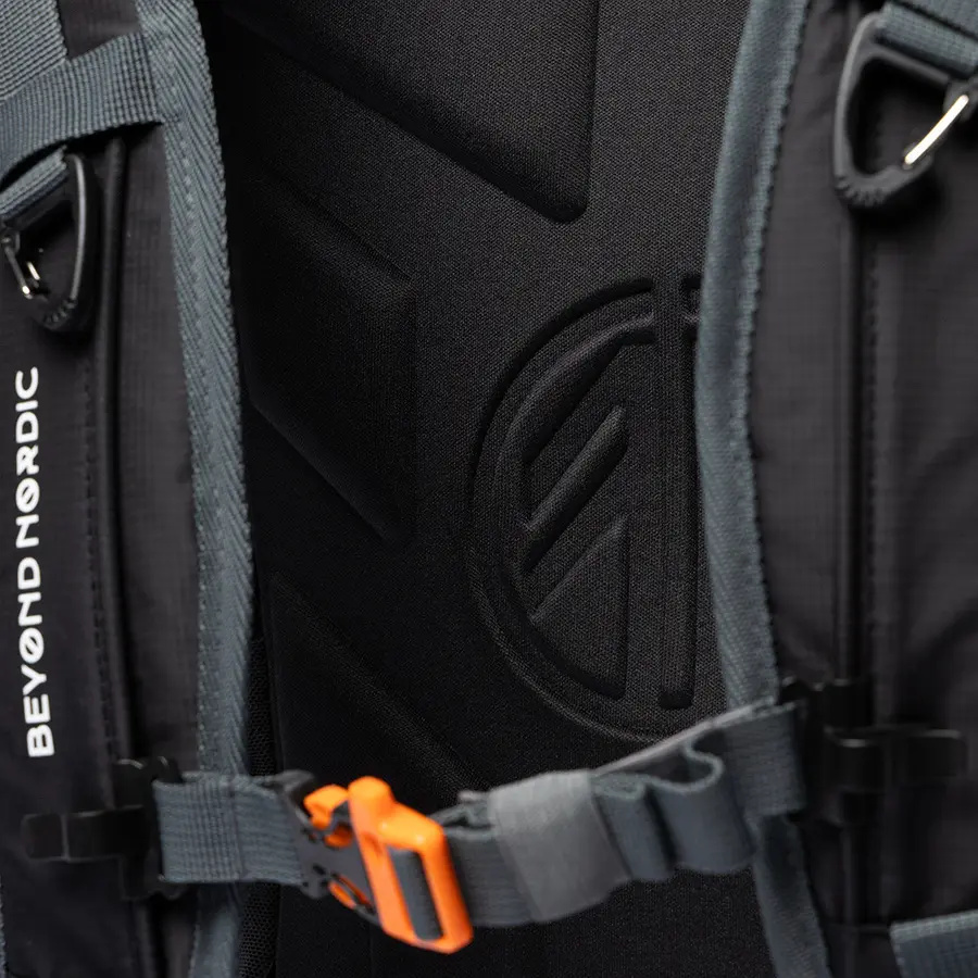 detail Beyond Nordic Sweden BN503 schwarzer Herren Outdoor Rucksack 20L